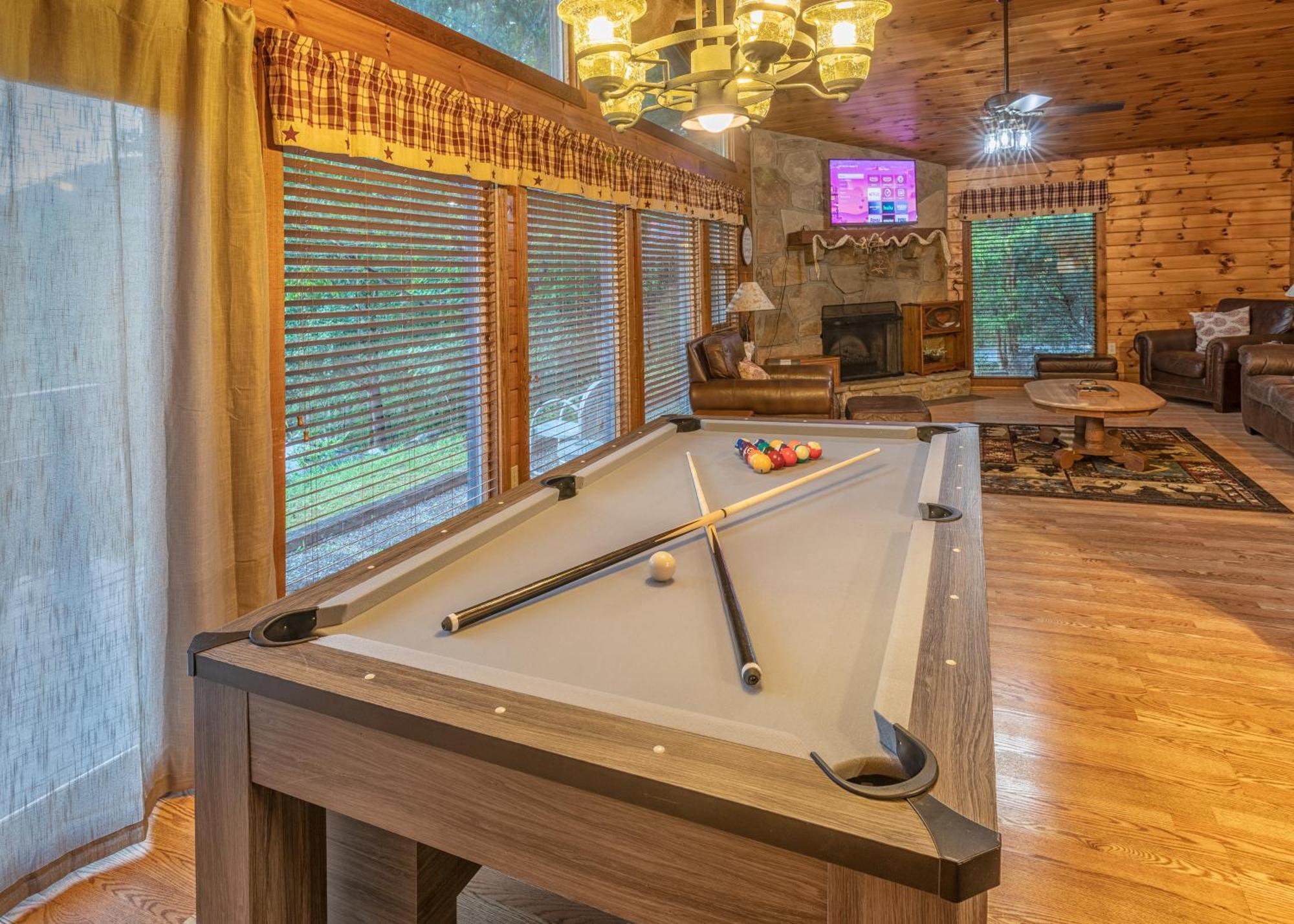Real Log Cabin With Amazing Views, Hot Tub, Sauna, Games 개틀린버그 외부 사진