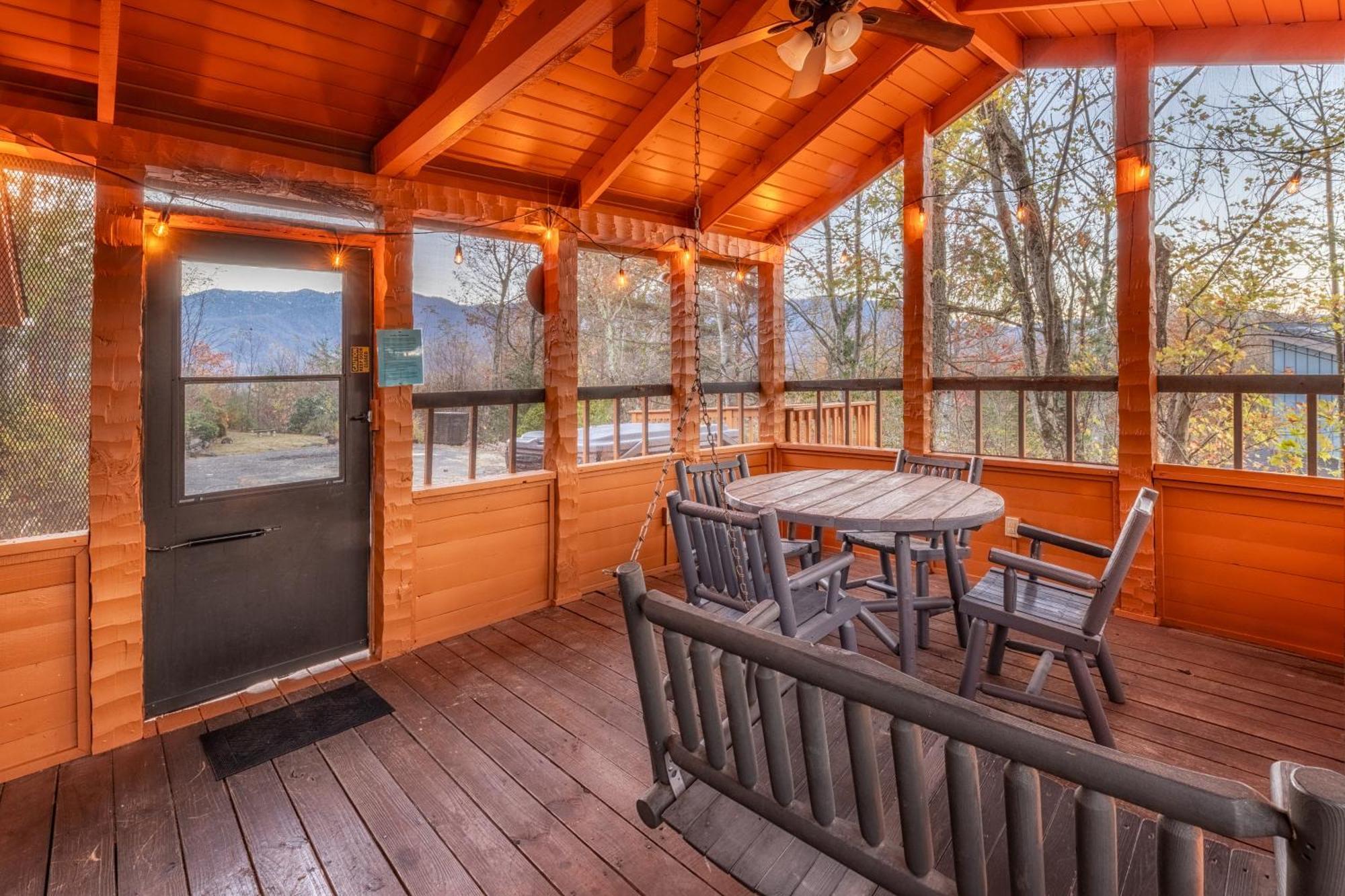 Real Log Cabin With Amazing Views, Hot Tub, Sauna, Games 개틀린버그 외부 사진